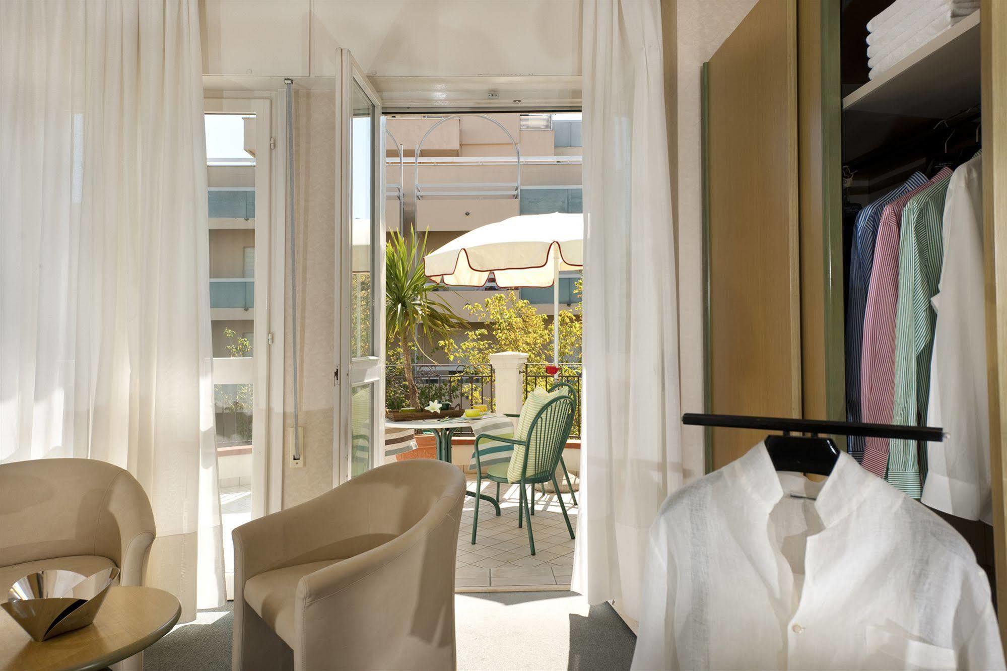 Hotel Atlantic Riviera Mare Misano Adriatico Eksteriør bilde