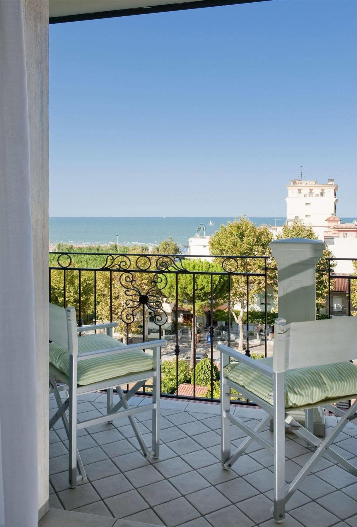 Hotel Atlantic Riviera Mare Misano Adriatico Eksteriør bilde